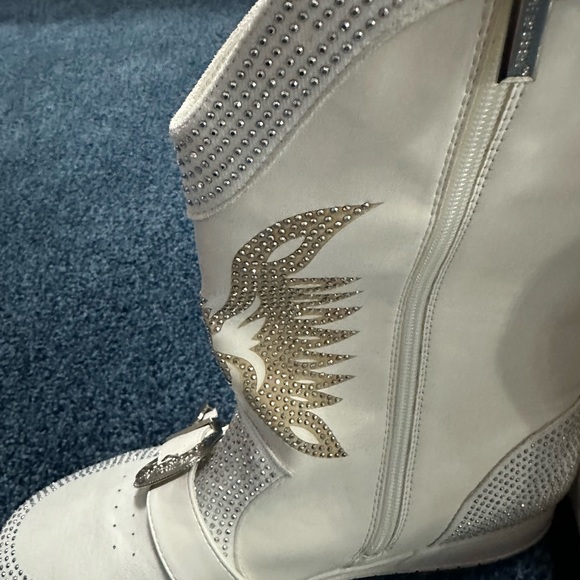 Cape Robbin White or black Boots with Silver Accents - Picture 8 of 14